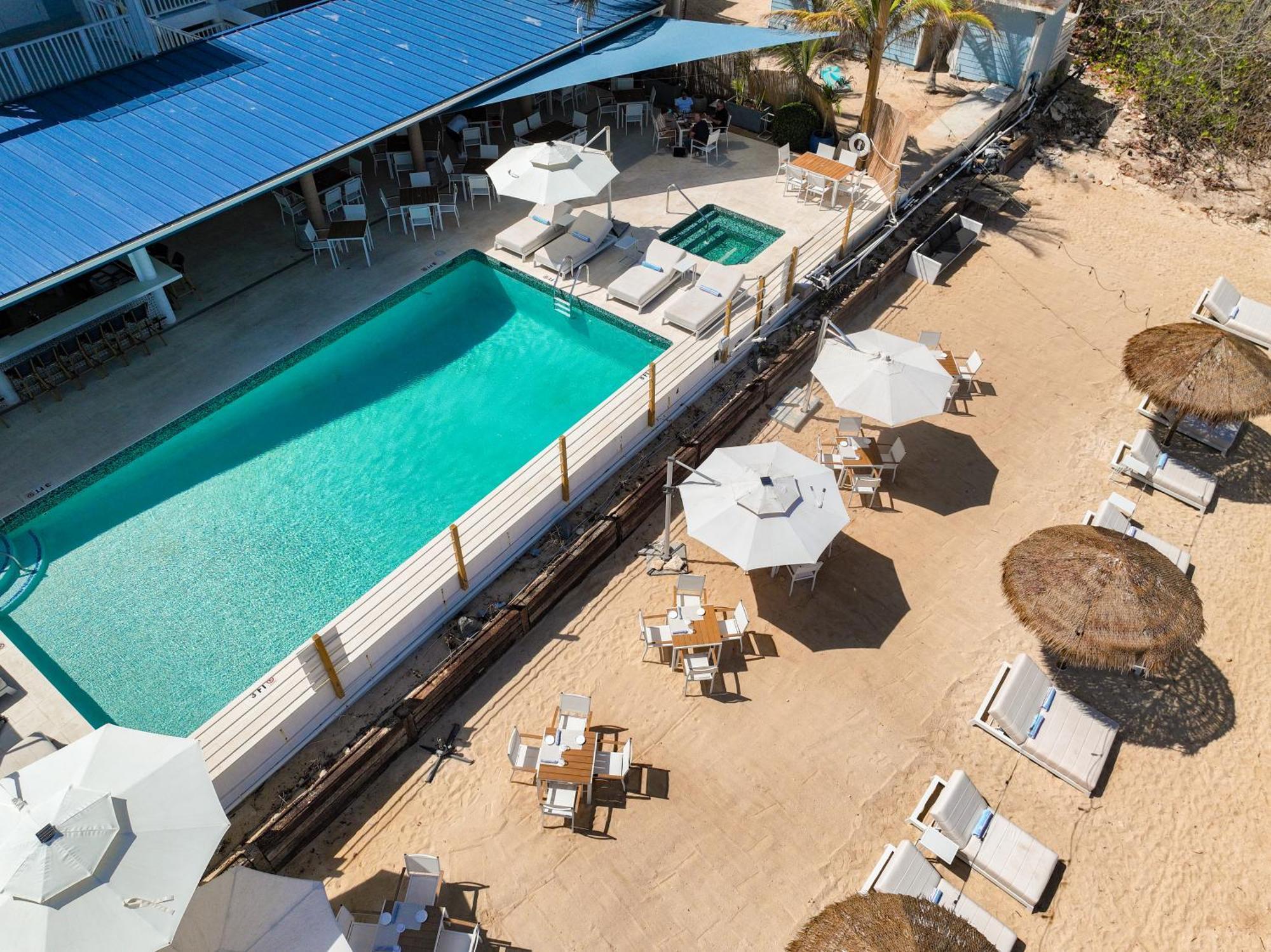 Cobalt Coast Resort West Bay Exterior foto